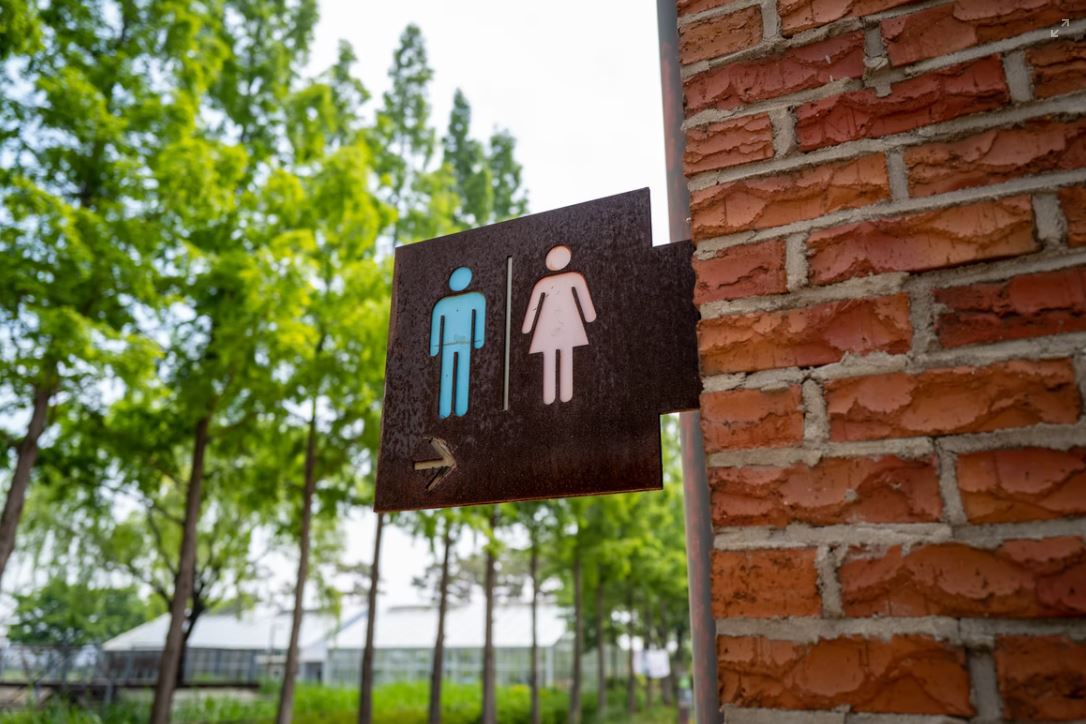 4 Tips to Reduce Maintenance Costs in a Public Toilet